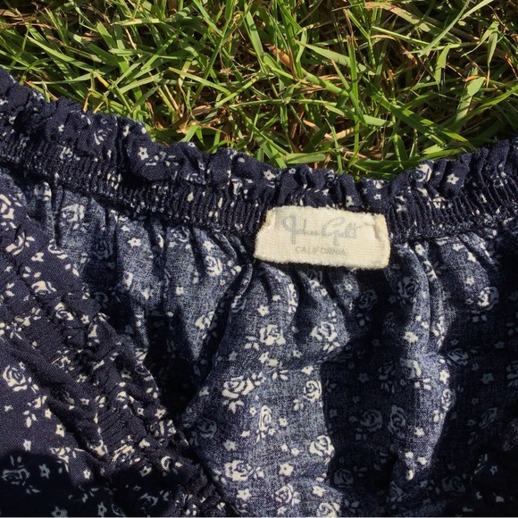 John Galt Brandy Melville Maura Navy Floral Off Shoulder Long Sleeve Crop Top OS - Picture 4 of 6